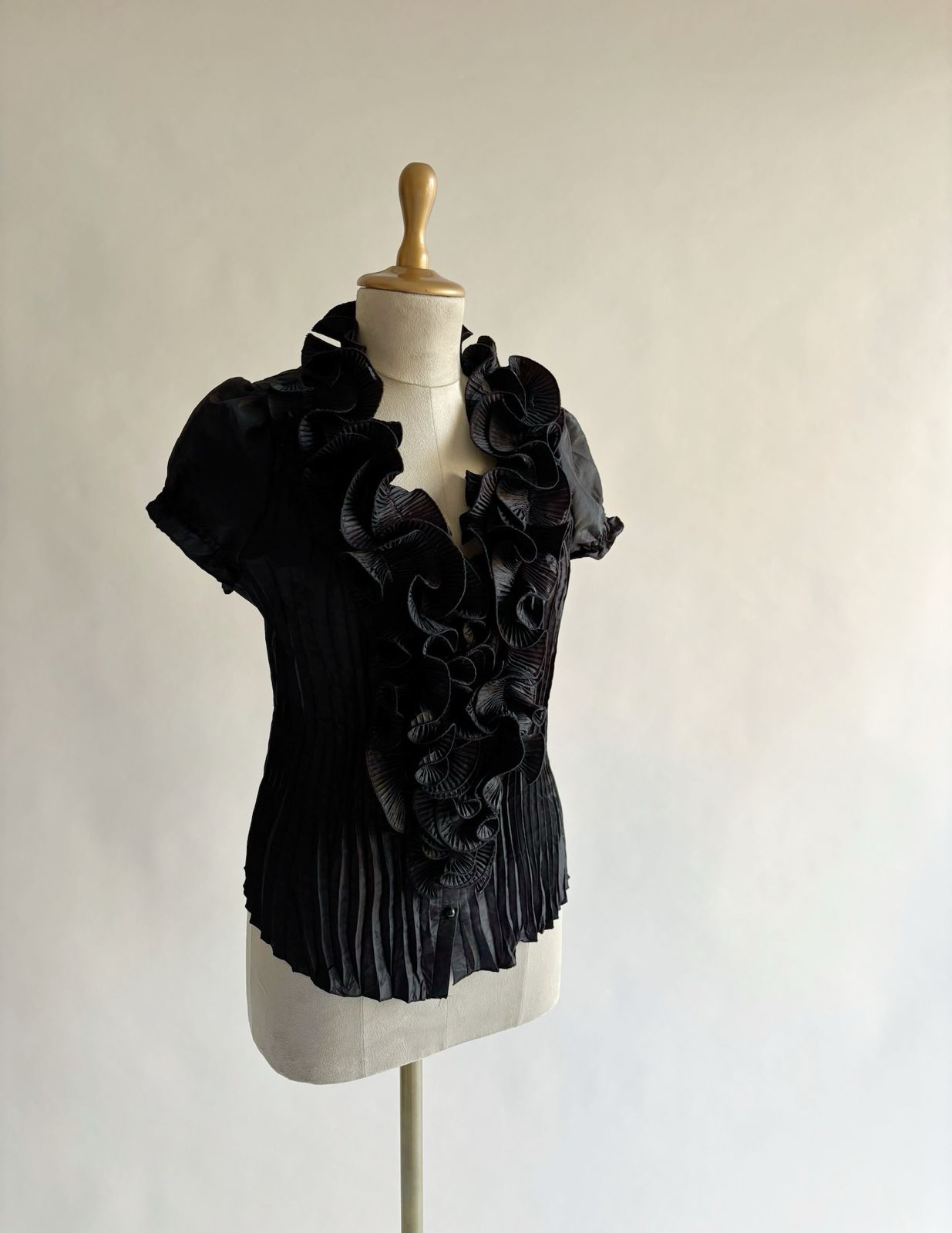 90s Vintage black ruffled top