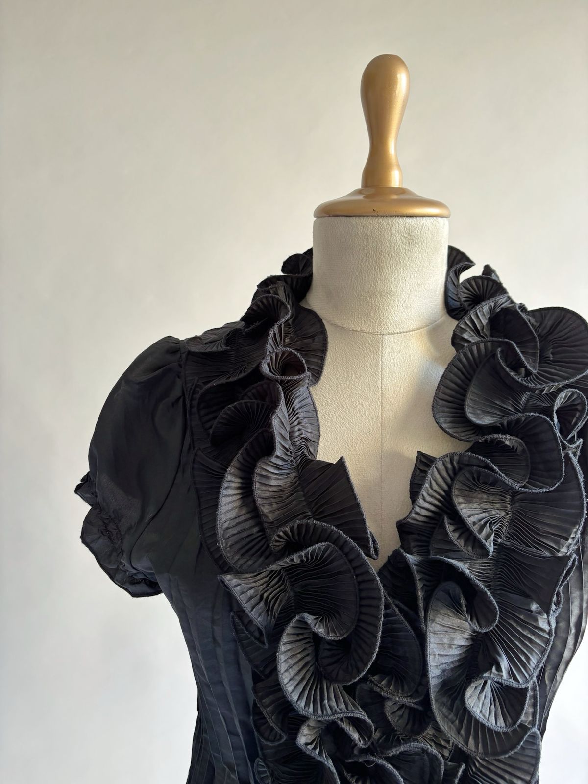 90s Vintage black ruffled top