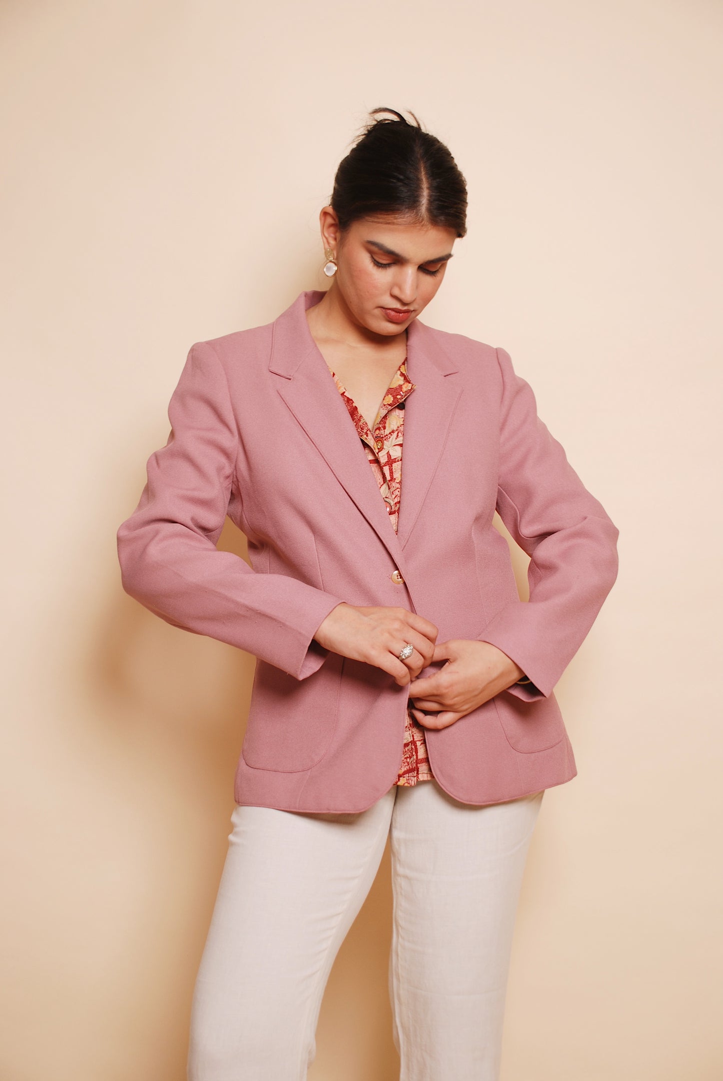 Pink solid one-button blazer