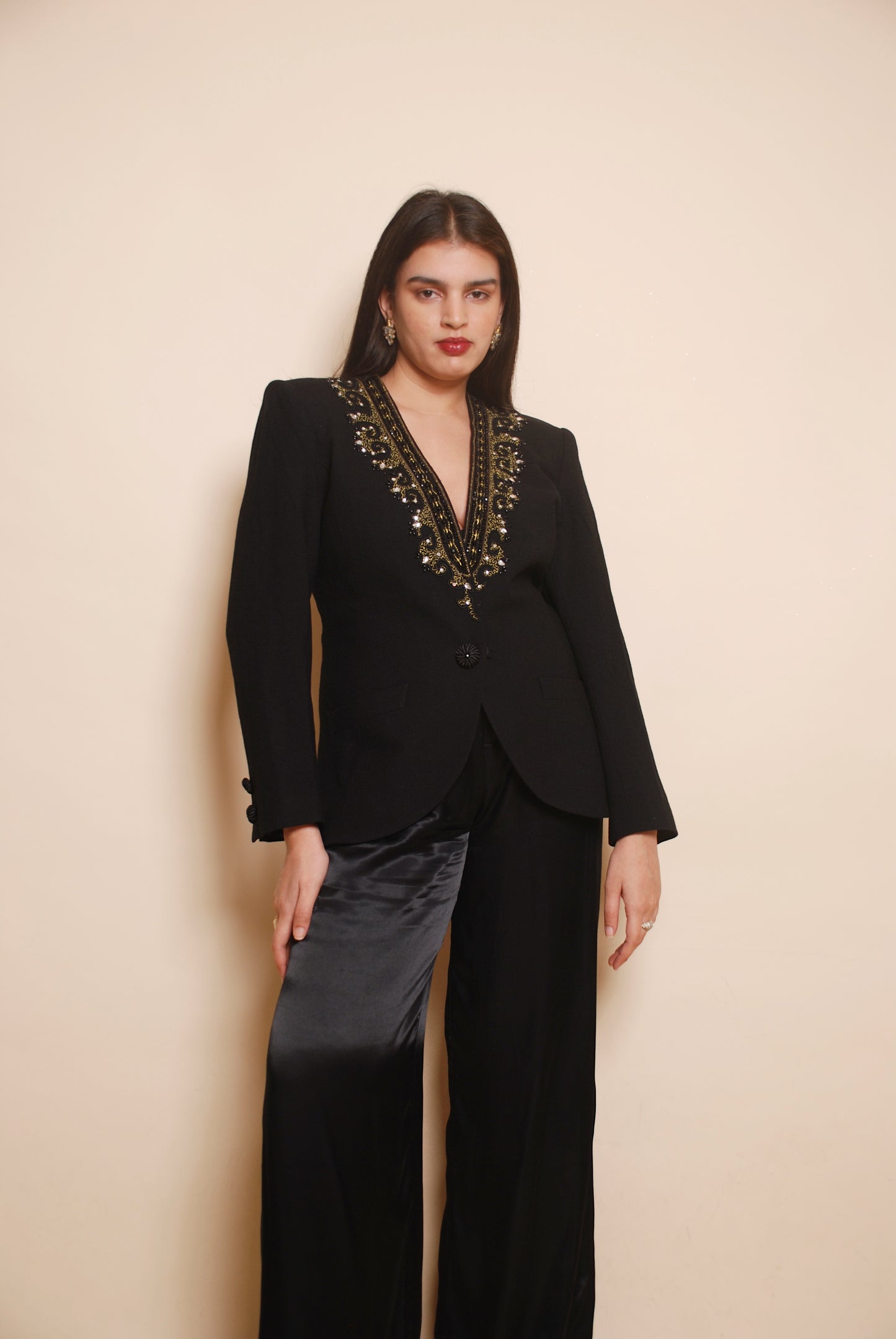 Vintage black v-neck embellished blazer