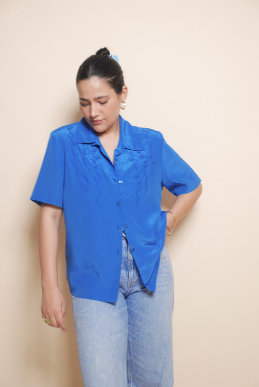 Blue short sleeve shirt with floral embroidery