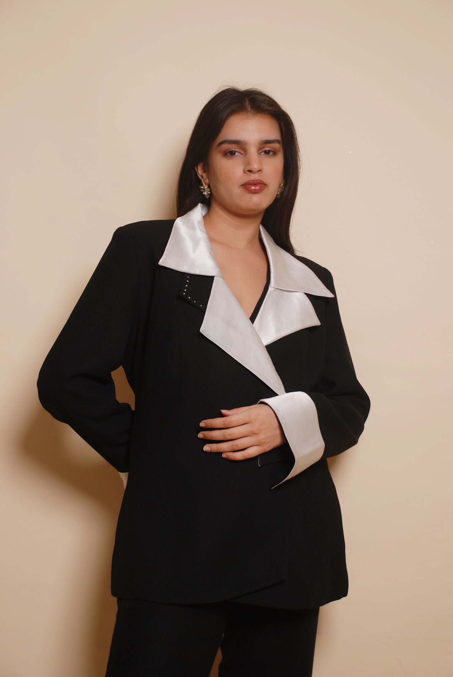 Vintage black & white blazer with contrast collar